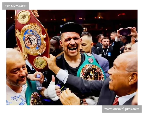 乌西克团队拒绝沃德利挑战,WBO称此为“有尊严的暂停” 乌西克团队拒绝沃德利挑战,WBO称此为“有尊严的暂停”